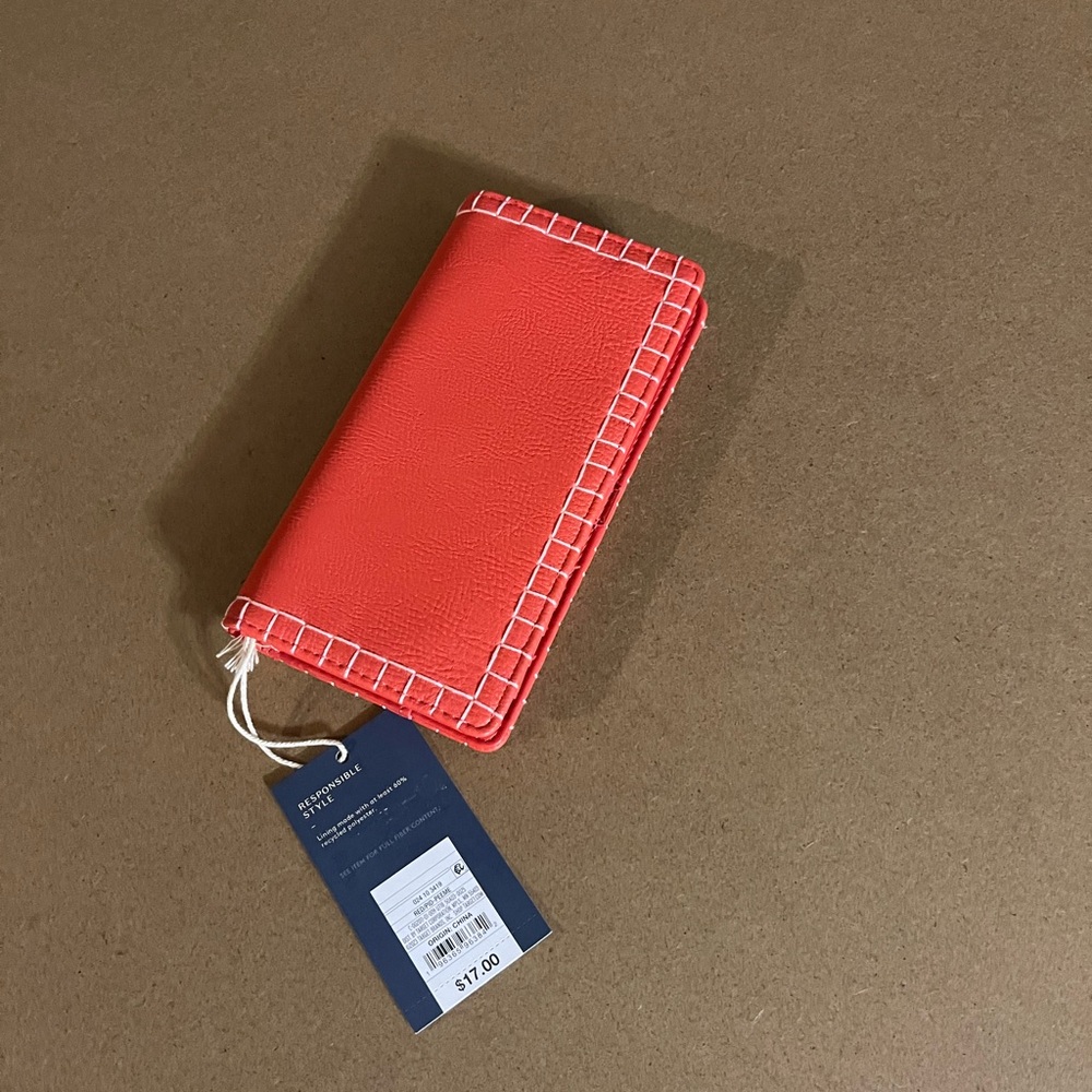 Brand new universal thread wallet! Super cute!